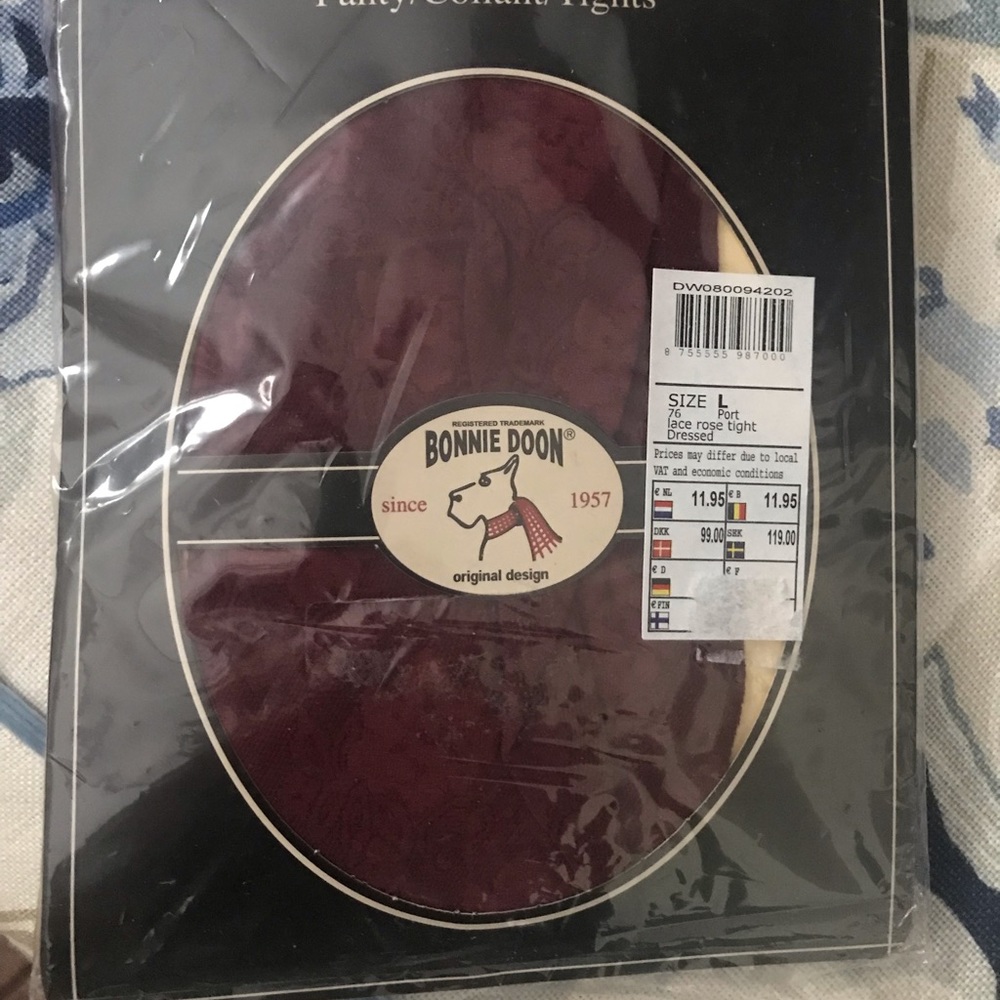 NWT Bonnie Doon designer dutch pantyhose with flower design
